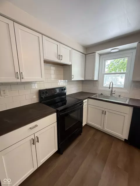 Kitchen - 806 E Hall St, Greentown, IN 46936 photo 5 of 7