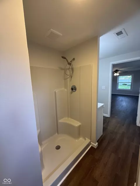 Bath - 806 E Hall St, Greentown, IN 46936 photo 4 of 4