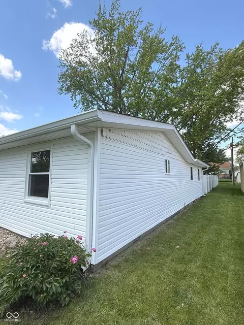 Exterior - 806 E Hall St, Greentown, IN 46936 photo 5 of 16