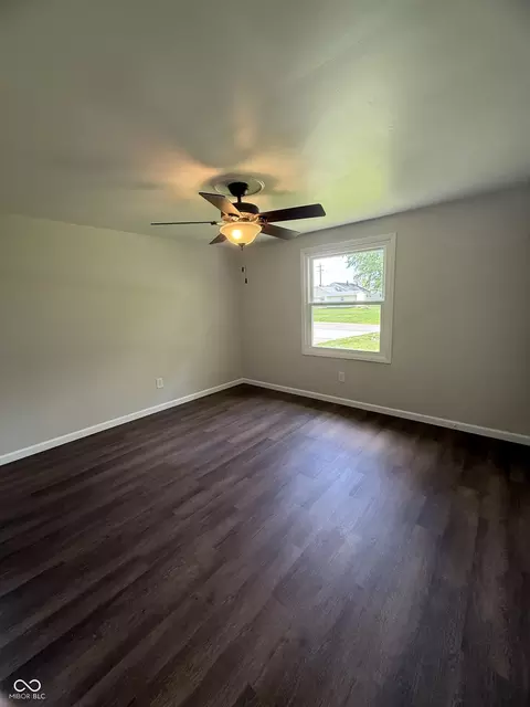 Bedroom - 806 E Hall St, Greentown, IN 46936 photo 4 of 6