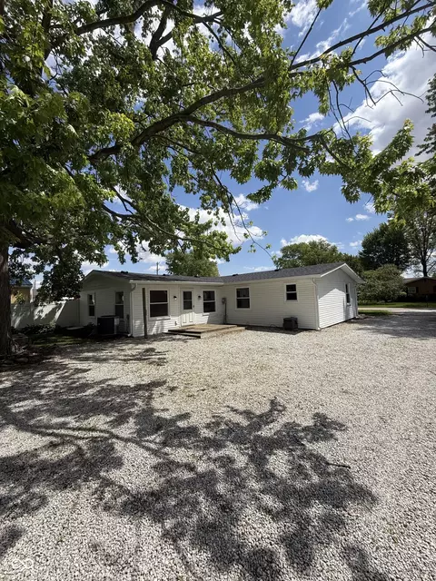Exterior - 806 E Hall St, Greentown, IN 46936 photo 8 of 16
