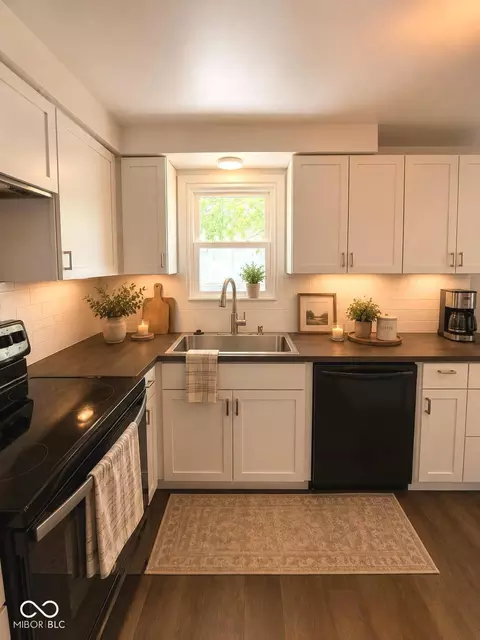 Kitchen - 806 E Hall St, Greentown, IN 46936 photo 3 of 7
