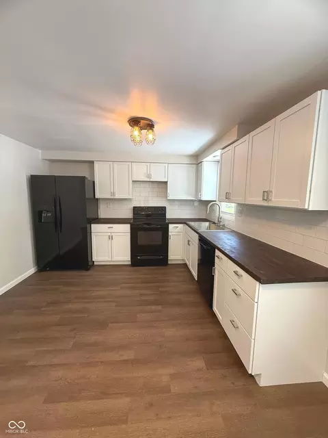 Kitchen - 806 E Hall St, Greentown, IN 46936 photo 2 of 7