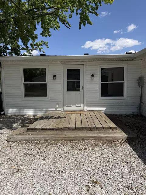 Exterior - 806 E Hall St, Greentown, IN 46936 photo 13 of 16