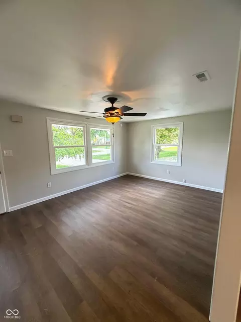 Living - 806 E Hall St, Greentown, IN 46936 photo 1 of 4
