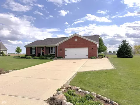 6118 E Holes Crossing Dr, Crawfordsville, IN 47933