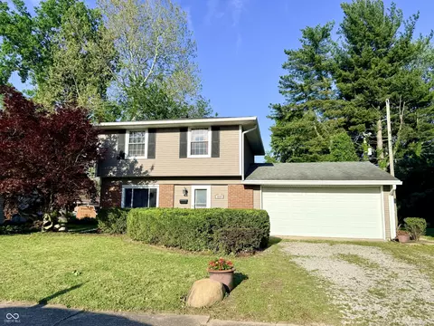 1512 Woodside Dr, Crawfordsville, IN 47933