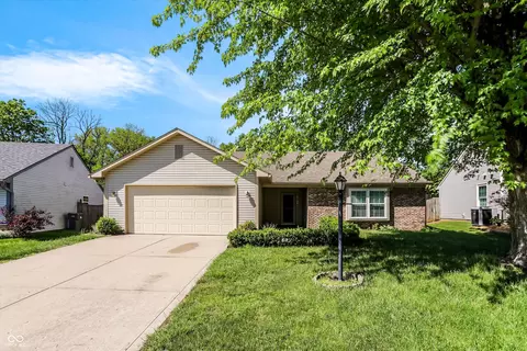 8438 Southern Springs Dr, Indianapolis, IN 46237