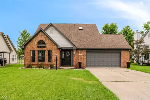 613 N White Ash Ct, Mooresville, IN 46158