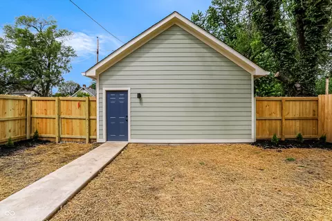 Exterior - 2820 Macpherson Ave, Indianapolis, IN 46205 photo 5 of 7