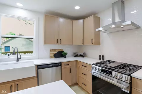 Kitchen - 2820 Macpherson Ave, Indianapolis, IN 46205 photo 2 of 4