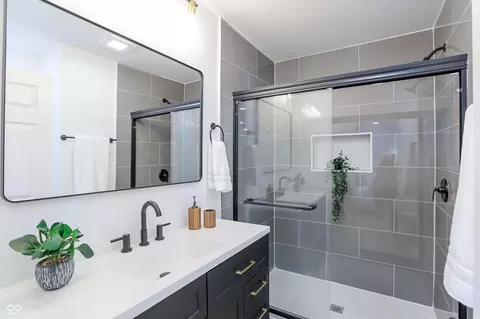 Bath - 2820 Macpherson Ave, Indianapolis, IN 46205 photo 1 of 3