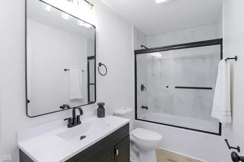 Bath - 2820 Macpherson Ave, Indianapolis, IN 46205 photo 2 of 3