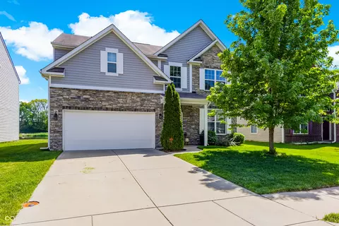 2101 Creek Bank Dr, Columbus, IN 47201