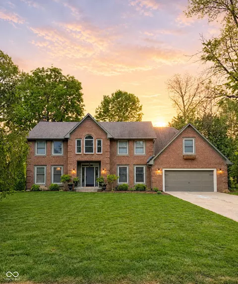 3805 S Village Dr, New Palestine, IN 46163