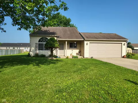 Exterior - 4734 Hackberry Dr, Columbus, IN 47201 photo 3 of 10