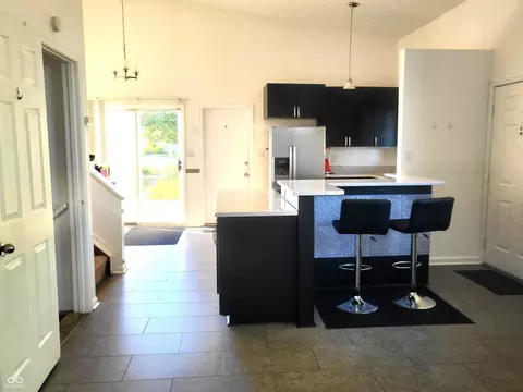 Entry Way - 4734 Hackberry Dr, Columbus, IN 47201 photo 1 of 2