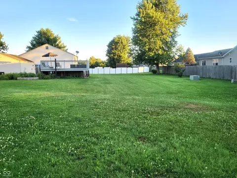 Exterior - 4734 Hackberry Dr, Columbus, IN 47201 photo 8 of 10