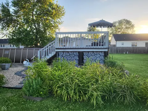 Exterior - 4734 Hackberry Dr, Columbus, IN 47201 photo 7 of 10