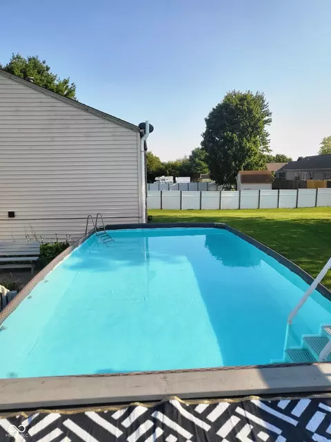 Exterior - 4734 Hackberry Dr, Columbus, IN 47201 photo 10 of 10