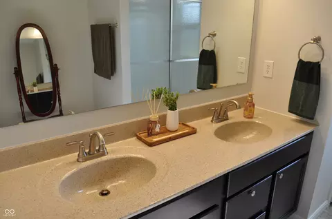 Bath - 2396 Boneset Dr, Plainfield, IN 46168 photo 2 of 4