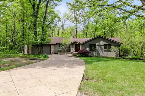 9202 Fanchon Dr, Zionsville, IN 46077