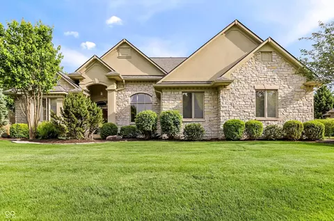14739 Raymond Ln, Carmel, IN 46032