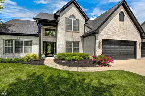 1114 Rockwell Dr, Greenwood, IN 46143