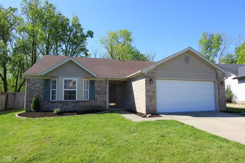 7711 Cherrybark Dr, Indianapolis, IN 46236