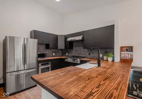 Kitchen - 4061 Shields Dr, Columbus, IN 47201 photo 2 of 8