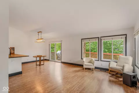 Living - 4061 Shields Dr, Columbus, IN 47201 photo 2 of 4