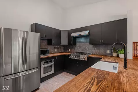 Kitchen - 4061 Shields Dr, Columbus, IN 47201 photo 5 of 8