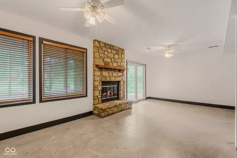 Living - 4061 Shields Dr, Columbus, IN 47201 photo 4 of 4