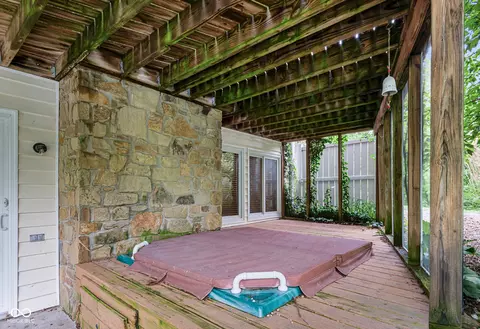 Exterior - 4061 Shields Dr, Columbus, IN 47201 photo 7 of 8