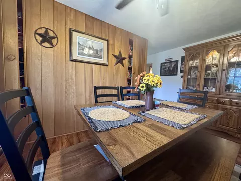 Dining - 1306 Liberty St, Covington, IN 47932 photo 2 of 3