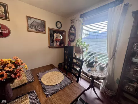 Dining - 1306 Liberty St, Covington, IN 47932 photo 3 of 3