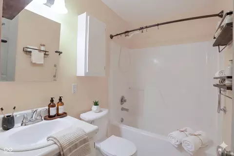 Bath - 2745 S Pine Meadows Dr, Bloomington, IN 47403 photo 1 of 3