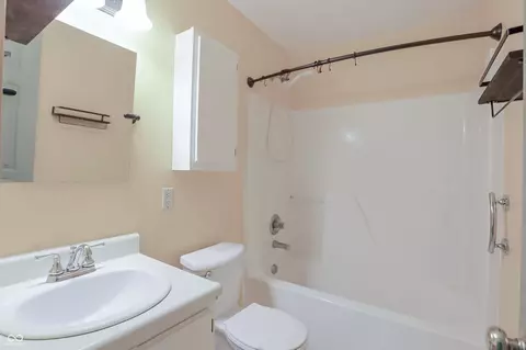 Bath - 2745 S Pine Meadows Dr, Bloomington, IN 47403 photo 3 of 3