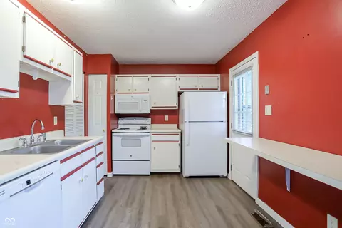 Kitchen - 2745 S Pine Meadows Dr, Bloomington, IN 47403 photo 4 of 4
