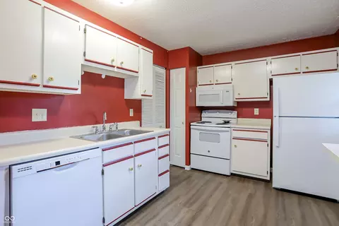 Kitchen - 2745 S Pine Meadows Dr, Bloomington, IN 47403 photo 2 of 4