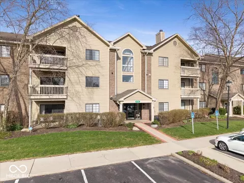 8720 Yardley Ct #202, Indianapolis, IN 46268