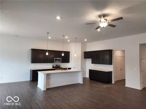 564 Lanai Ln, Greenwood, IN 46143