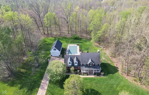 4841 Ariane Trl, Columbus, IN 47201