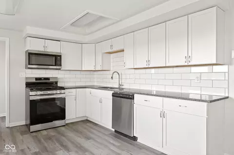 Kitchen - 8233 E Thompson Rd, Indianapolis, IN 46239 photo 4 of 6