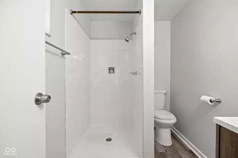 Bath - 8233 E Thompson Rd, Indianapolis, IN 46239 photo 1 of 4