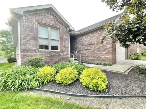 464 Glenview Dr, Greencastle, IN 46135