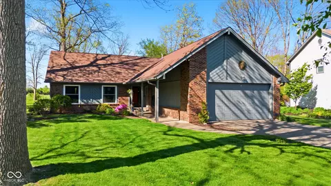 6642 W Sweet Creek Dr, New Palestine, IN 46163