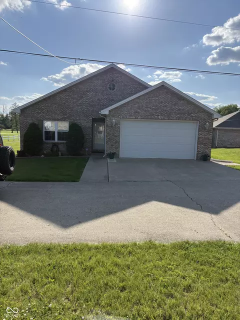 5584 Sandy Creek Dr N, Seymour, IN 47274