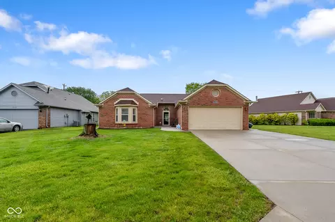 1980 Crystal Bay East Dr, Plainfield, IN 46168