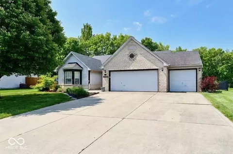1035 Springwater Dr, Greenwood, IN 46143